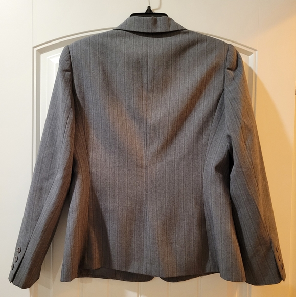Gray stripe 3 button closure lined blazer 10 - Picture 3 of 11